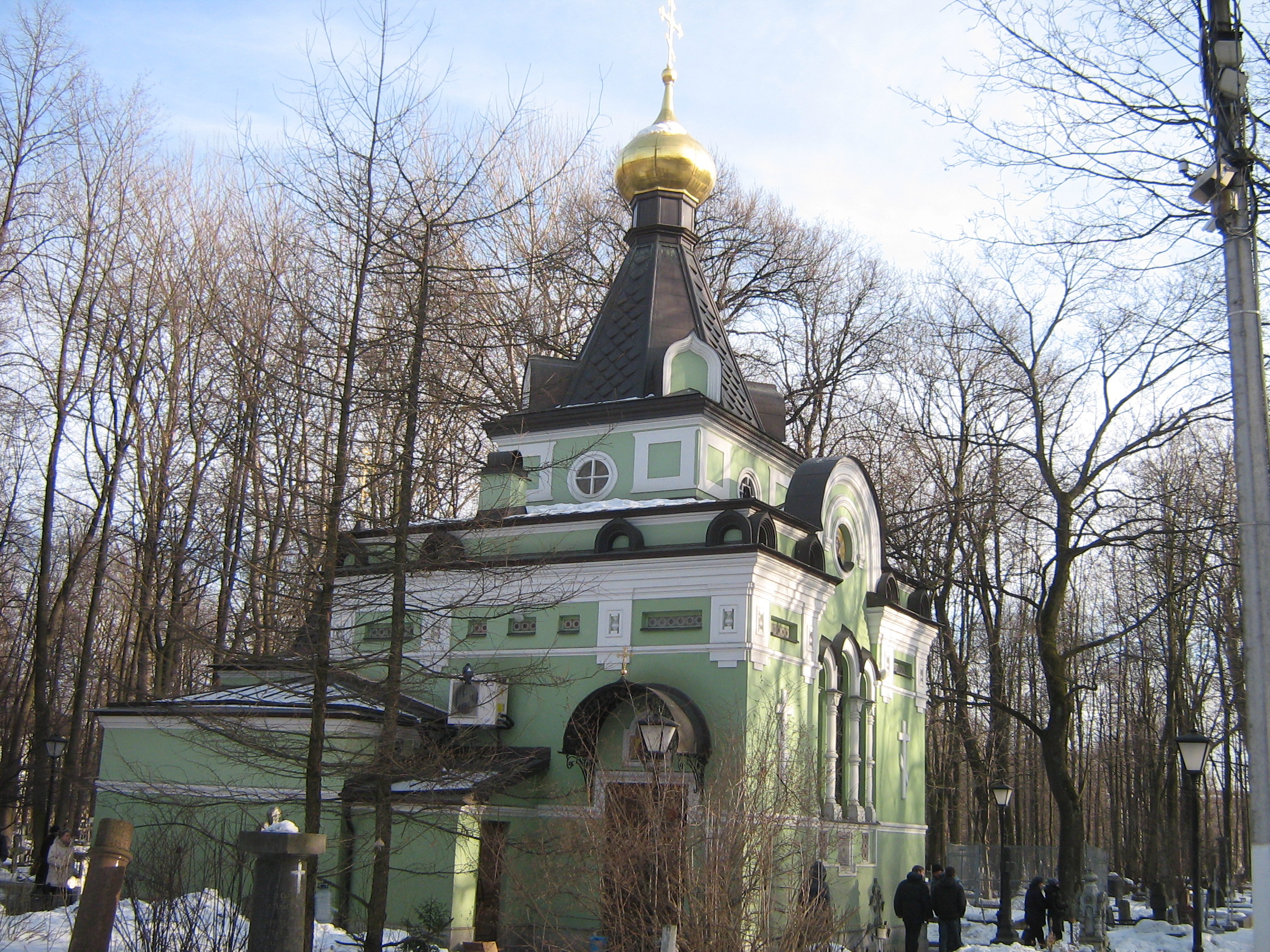 Храм ксении петербургской в санкт петербурге. Часовня Ксении блаженной в Санкт-Петербурге. Смоленское кладбище Ксения Петербургская. Смоленское кладбище часовня Ксении блаженной. Смоленское кладбище в Санкт-Петербурге часовня Ксении.